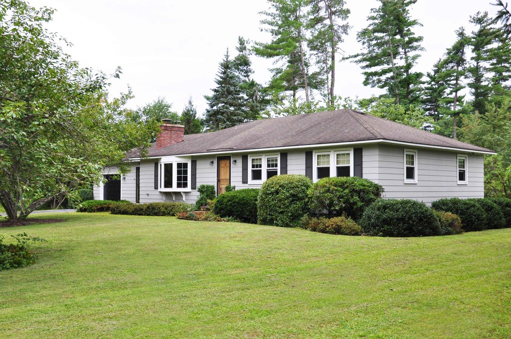 Photo of 3 Valleyview Drive, Merrimack, NH 03054 (MLS # 5108866)