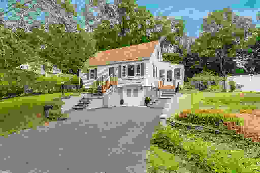 Photo of 74 Pine Street, Rollinsford, NH 03869 (MLS # 5101196)