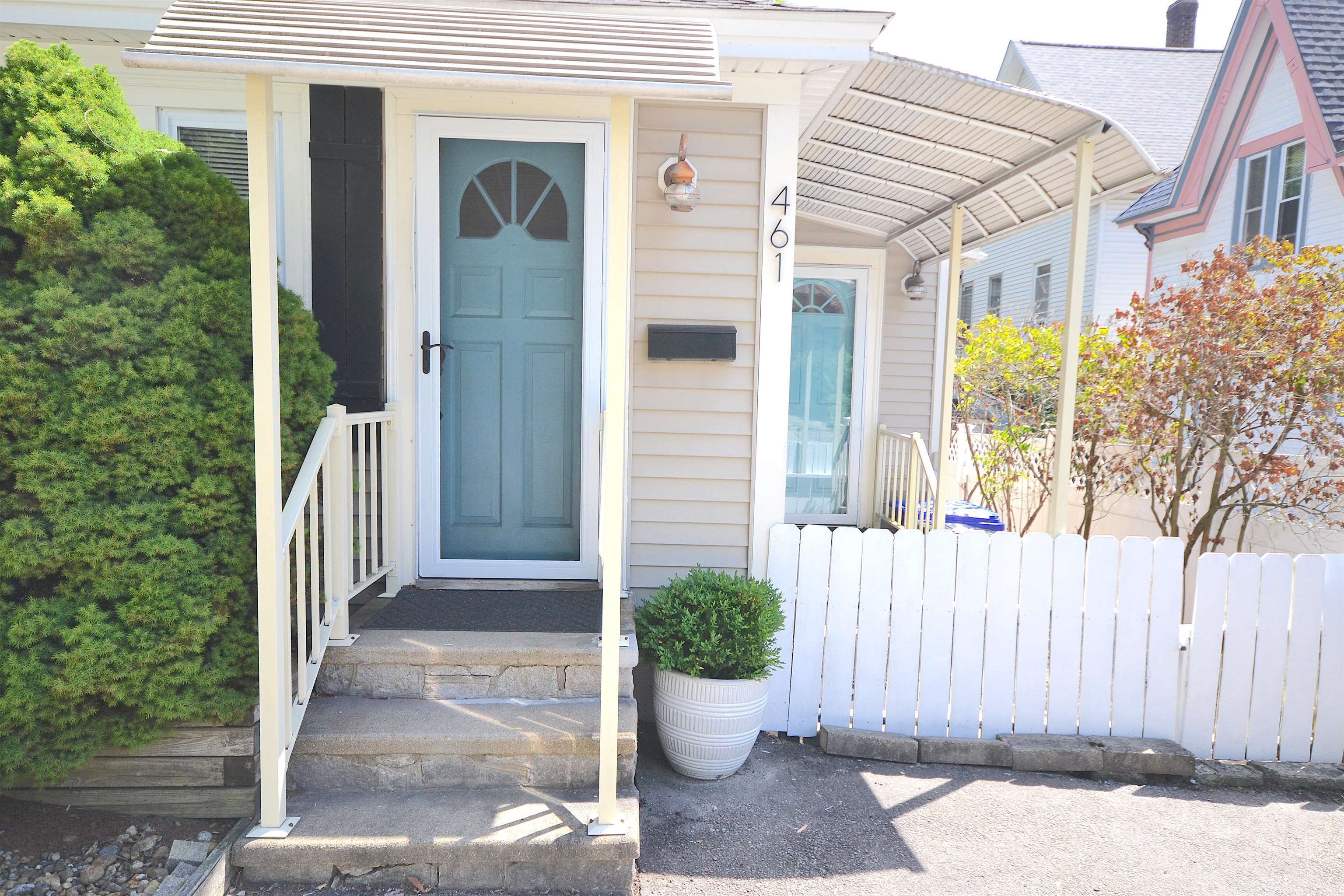 461 Manchester Street