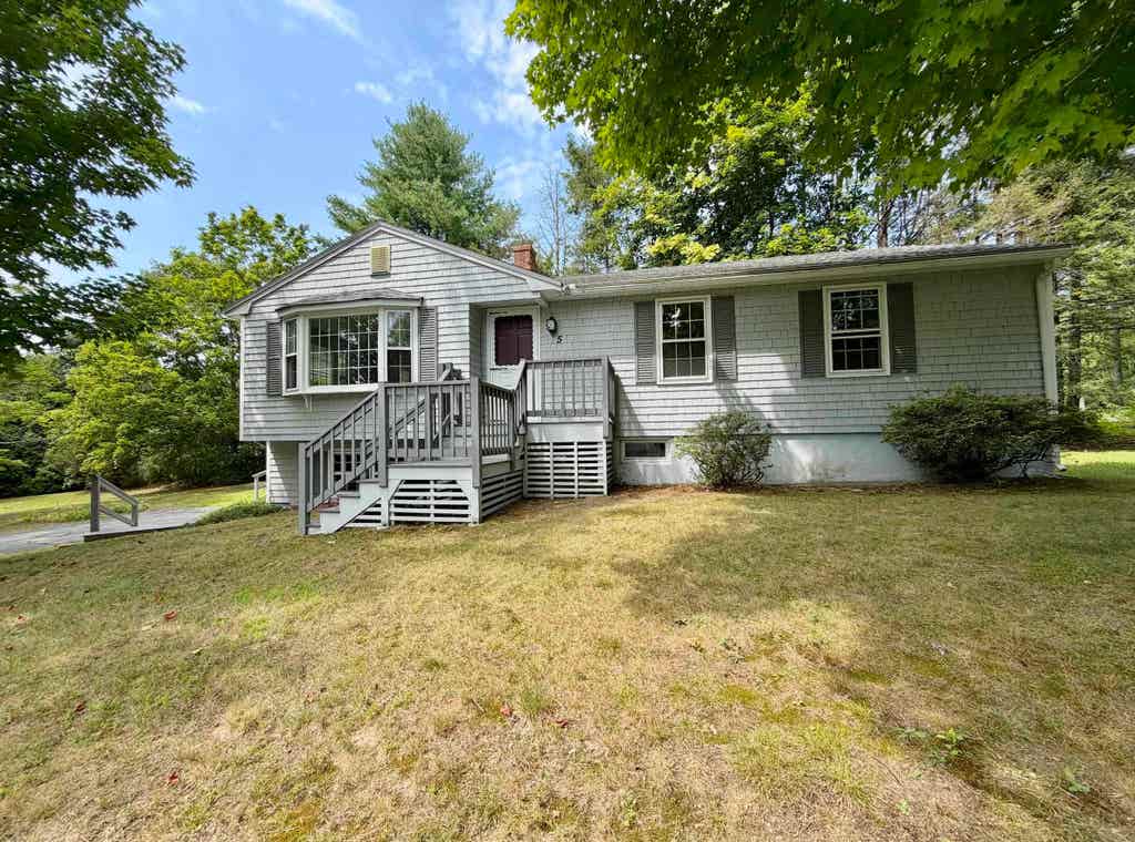 Photo of 5 New Bellamy Lane, Dover, NH 03820 (MLS # 5104634)