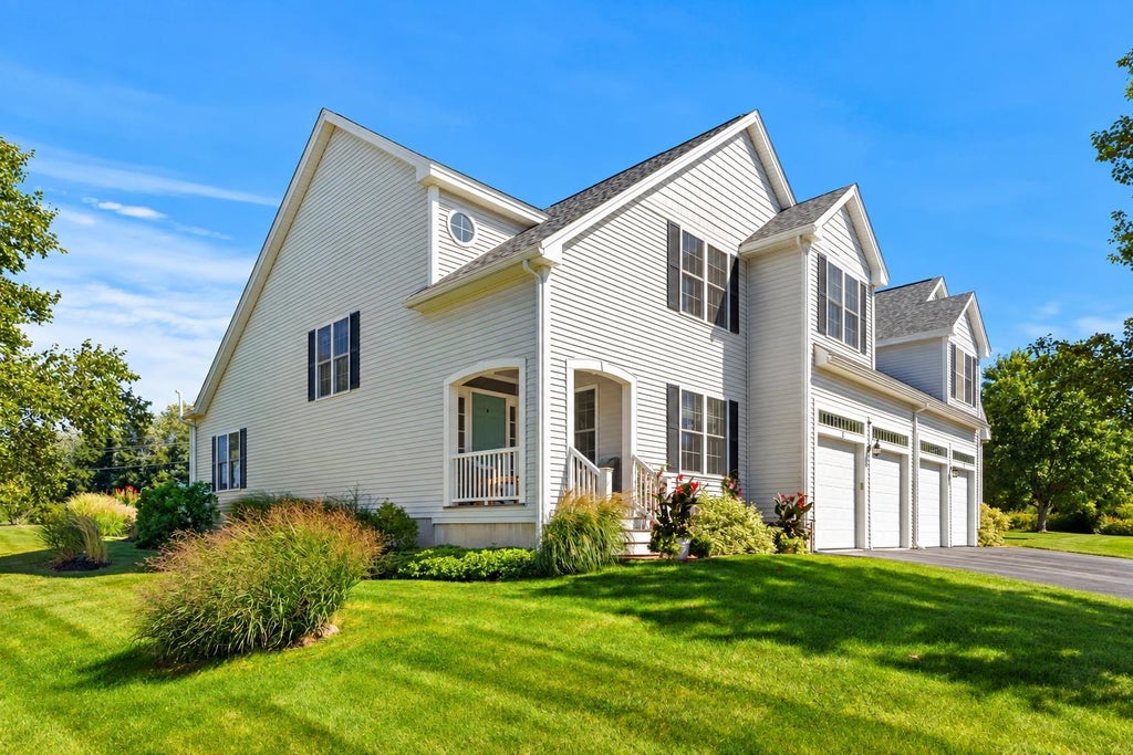 Photo of 5 Blossom Lane #44, Stratham, NH 03885 (MLS # 5111082)