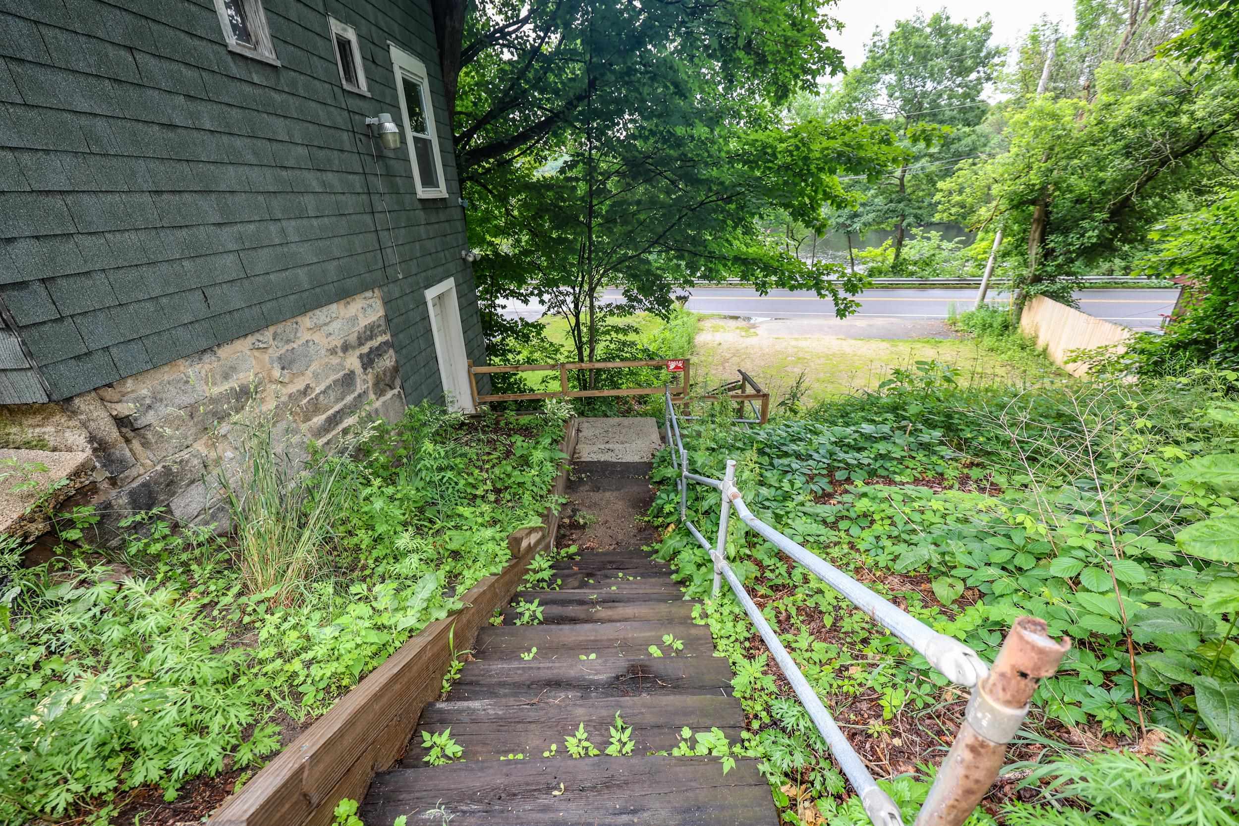 449 W. River Road