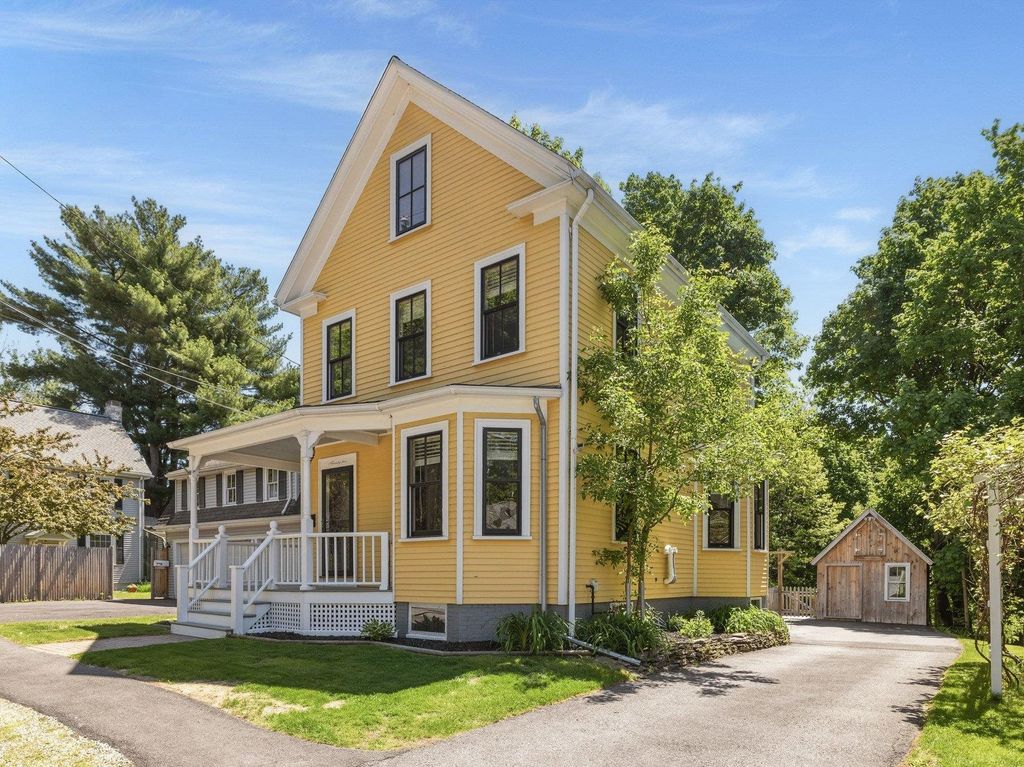 Photo of 22 Cottage Street, Portsmouth, NH 03801 (MLS # 5091230)