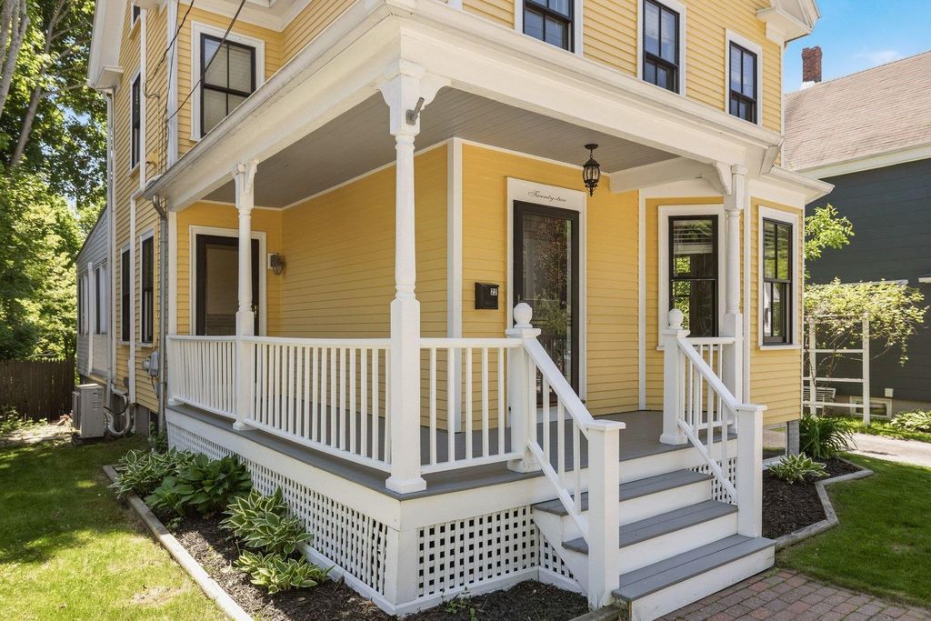Photo of 22 Cottage Street, Portsmouth, NH 03801 (MLS # 5091230)