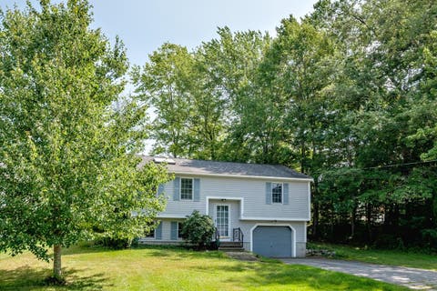 Photo of 5 Ledgeview Drive, Rochester, NH 03839 (MLS # 5101932)