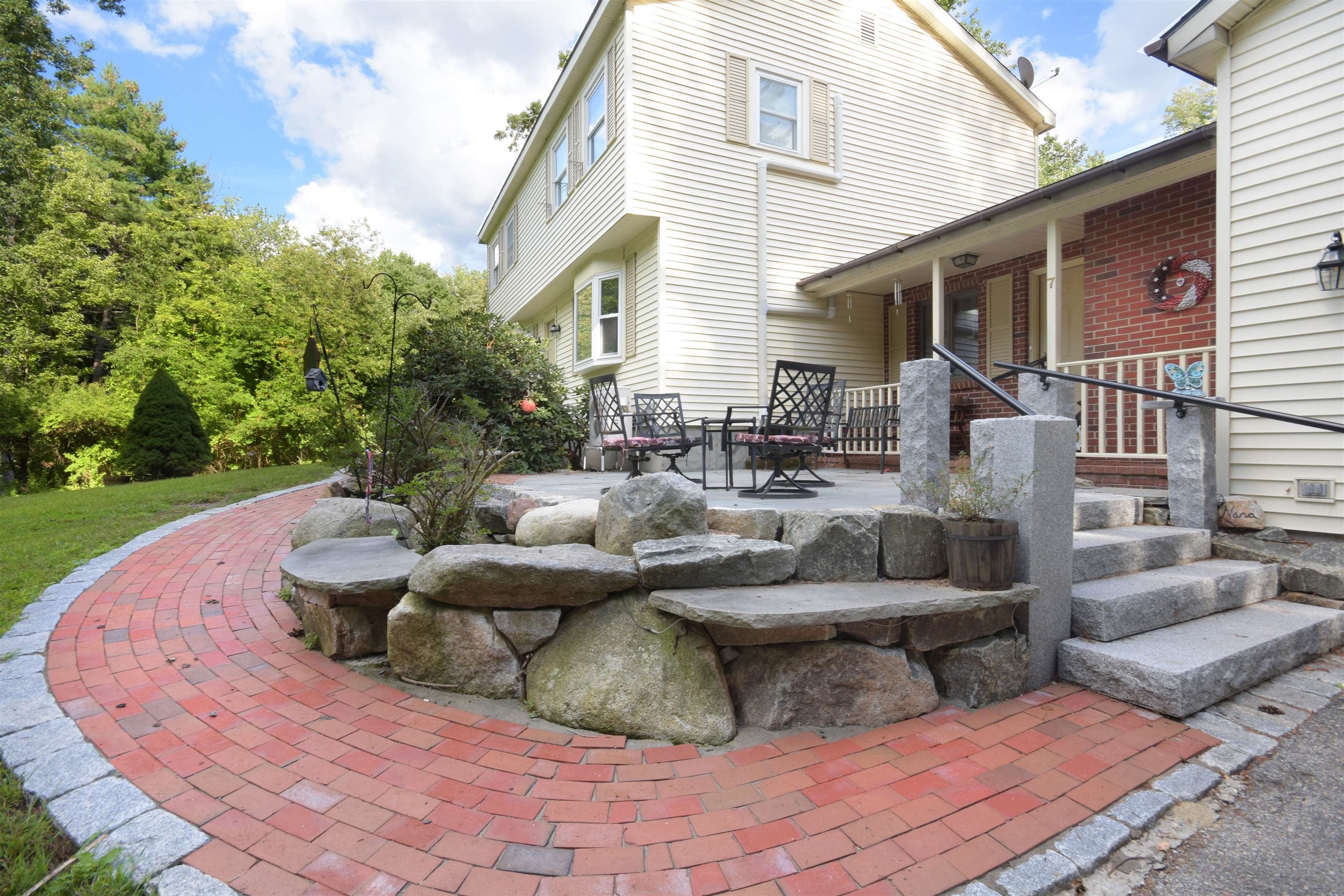 7 Woodbine Lane