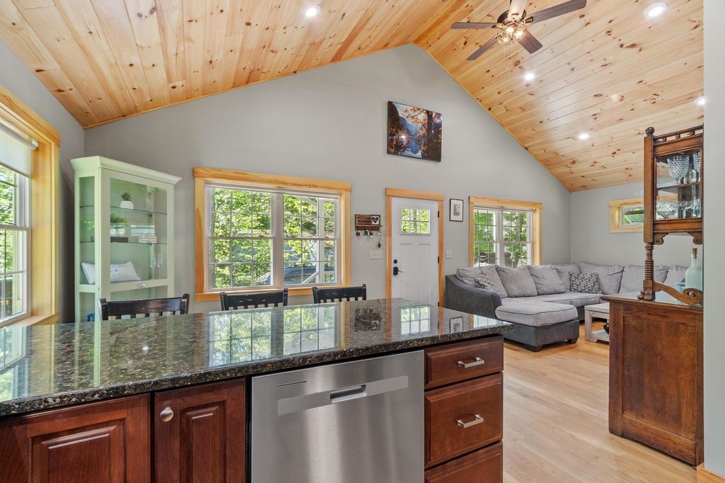 Photo of 33 Blue Boar Lane, Canterbury, NH 03224 (MLS # 5093796)