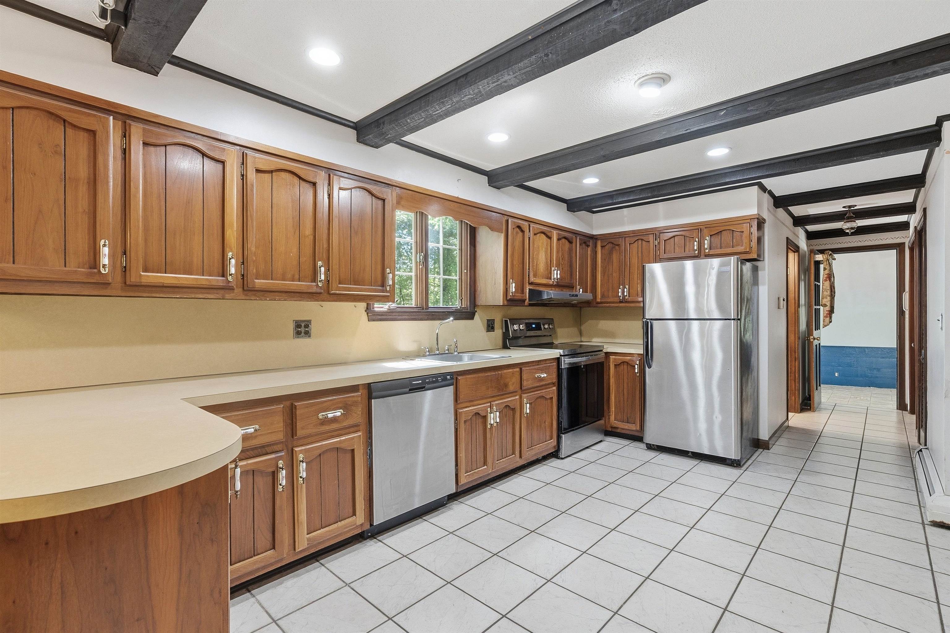 12 Crescent Circle