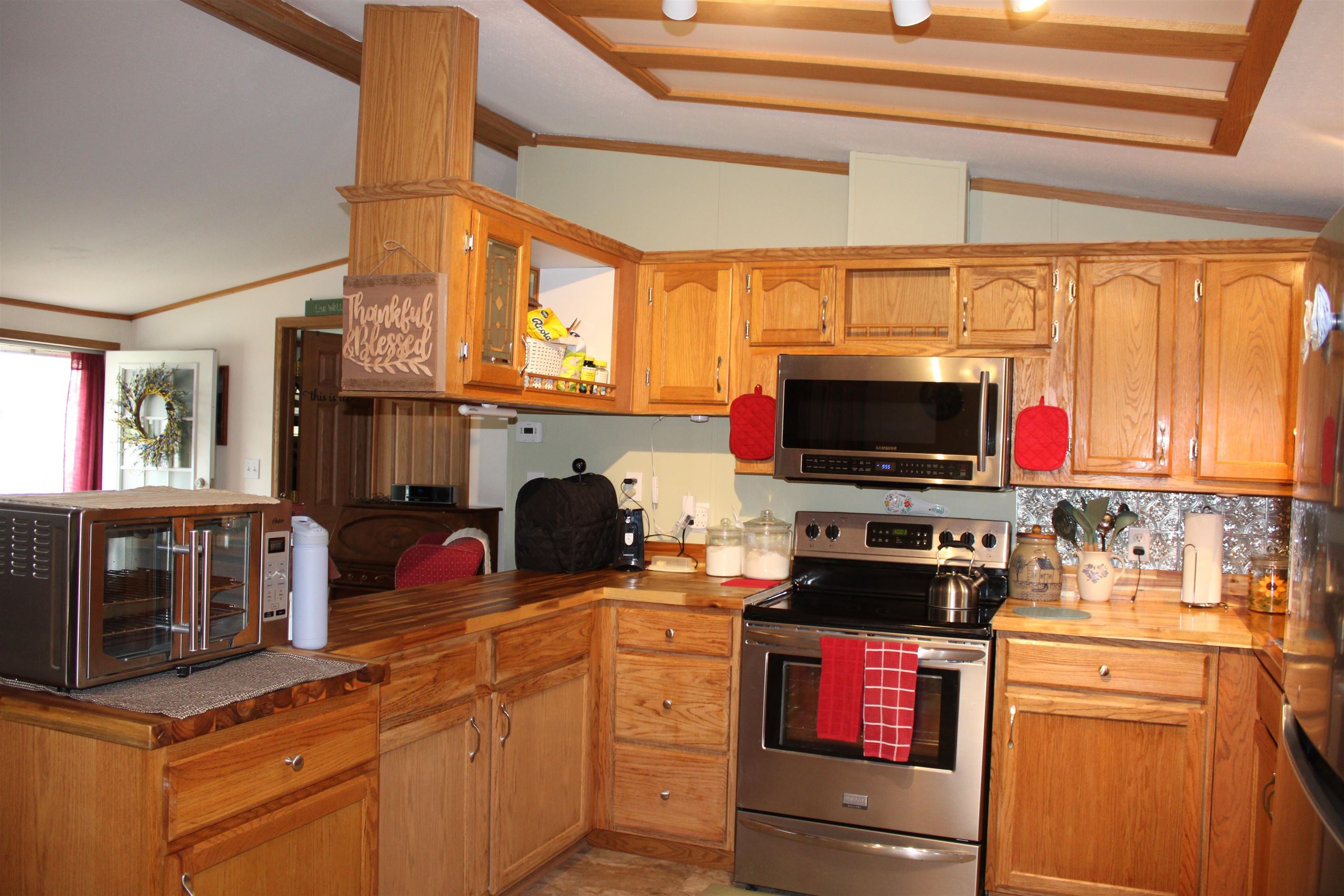 10 Hilltop Manor