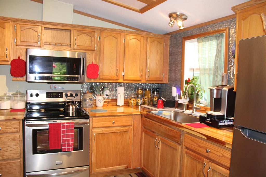 Photo of 10 Hilltop Manor, Littleton, NH 03561 (MLS # 5109538)