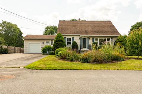 Photo of 22 Crescent Avenue, Dover, NH 03820 (MLS # 5105975)