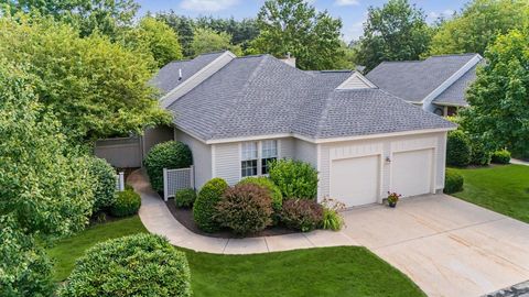 Photo of 27 Gleneagle Drive, Bedford, NH 03110 (MLS # 5100048)