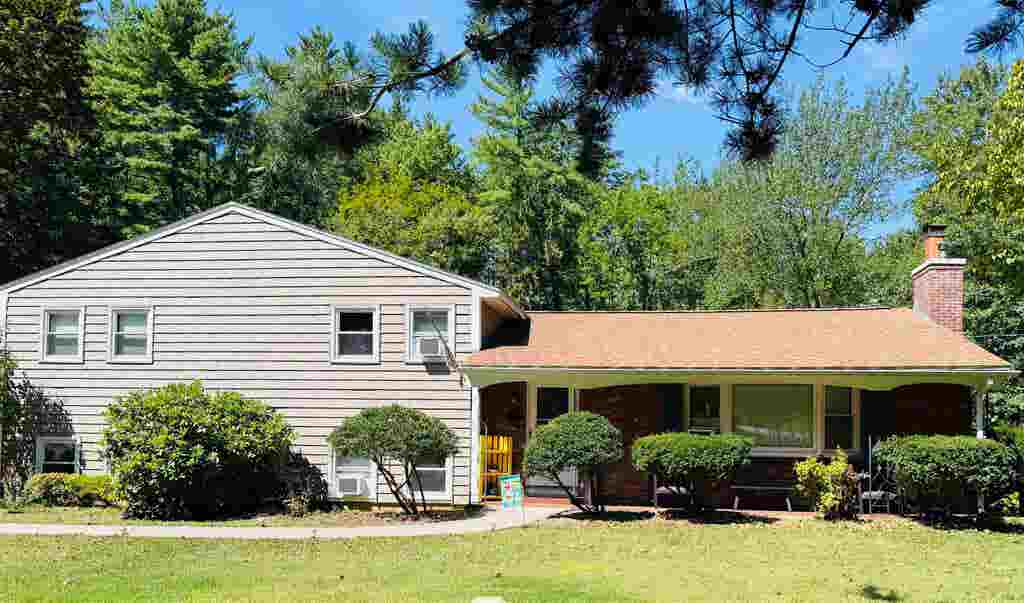Photo of 1 Strawberry Hill Road, Bedford, NH 03110 (MLS # 5094944)