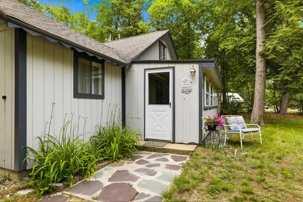 Photo of 200 Paradise Drive, Moultonborough, NH 03254 (MLS # 5095300)