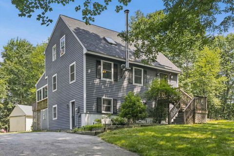 Photo of 25 Pinewood Loop, Sandown, NH 03873 (MLS # 5097706)
