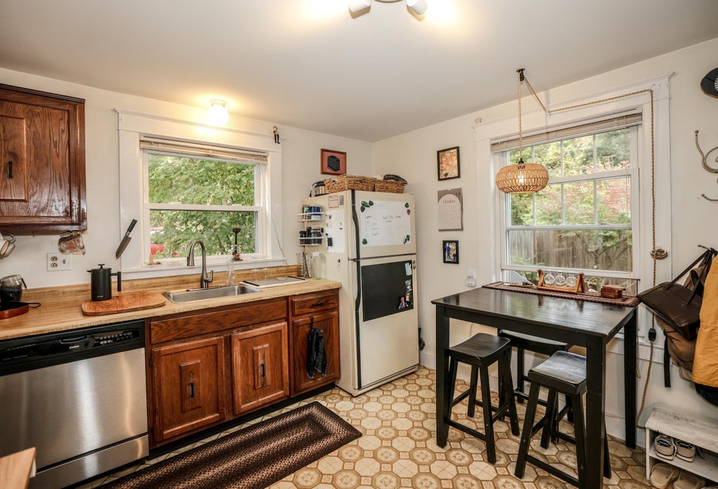 Photo of 41 Stark Street, Nashua, NH 03064 (MLS # 5114009)