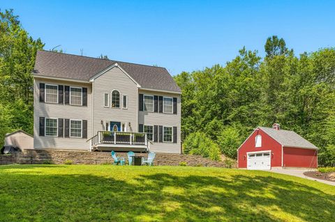 Photo of 8 Lancelot Road, Farmington, NH 03835 (MLS # 5099704)