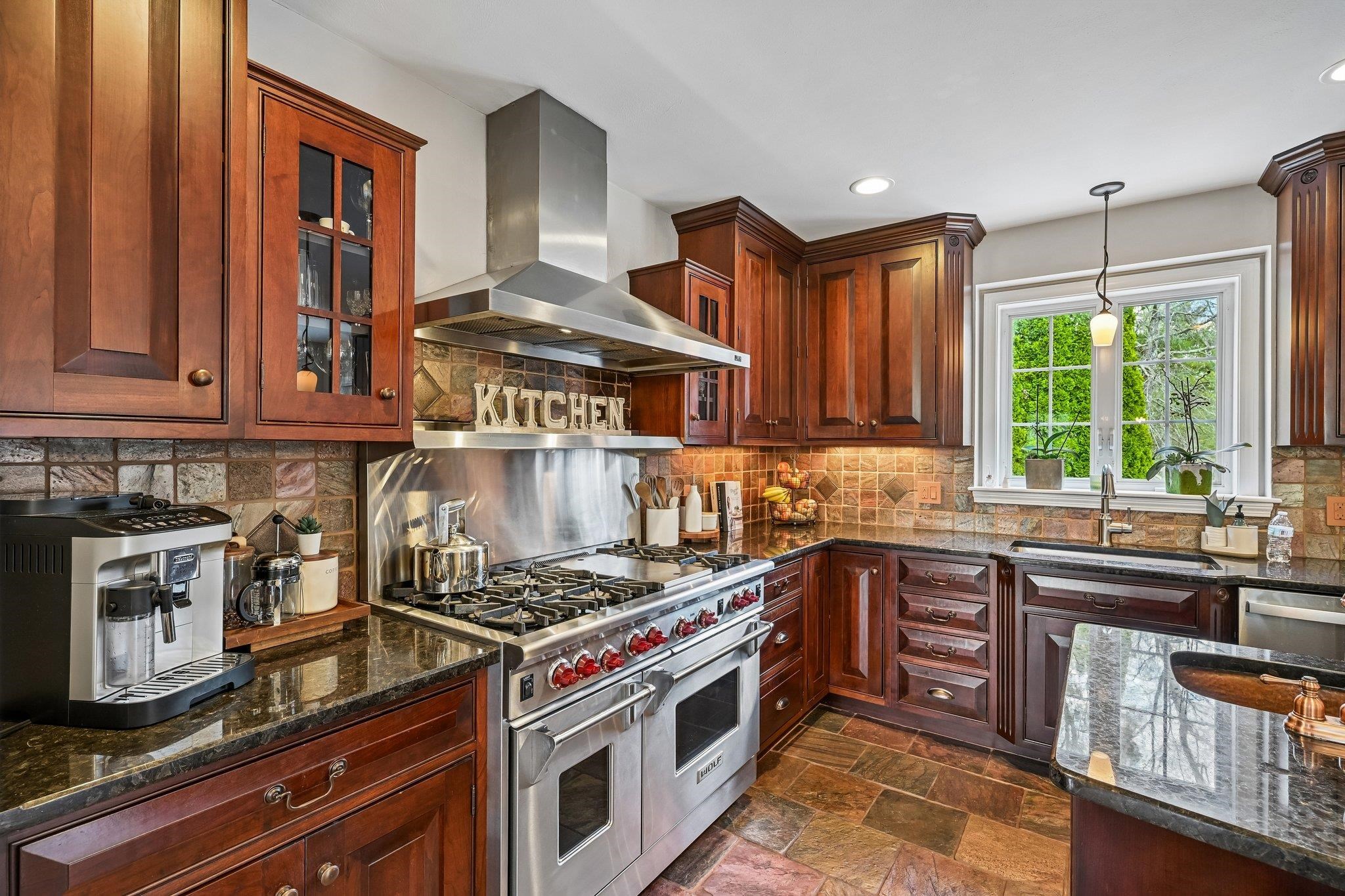 11 Longmeadow Road