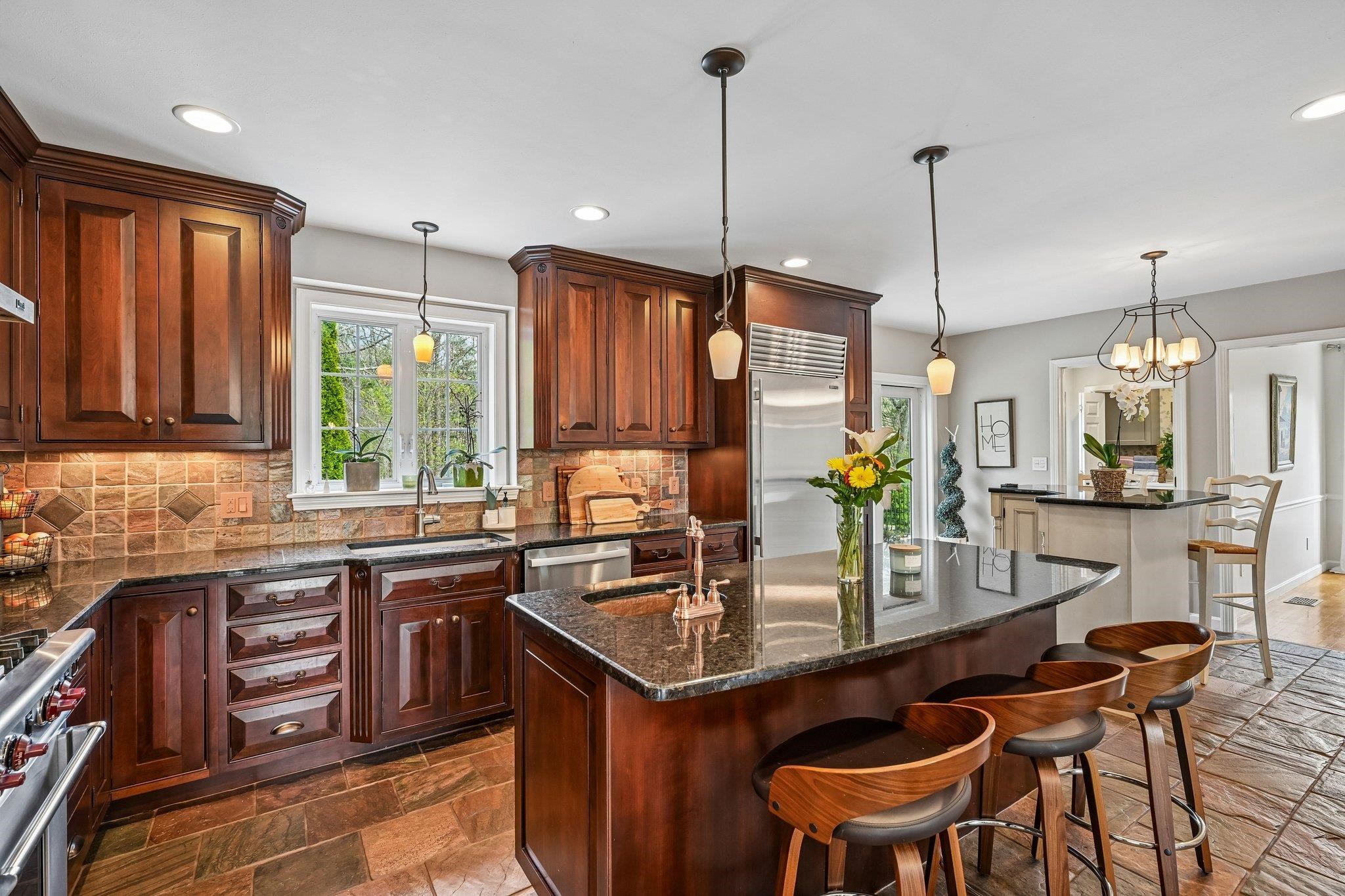 11 Longmeadow Road