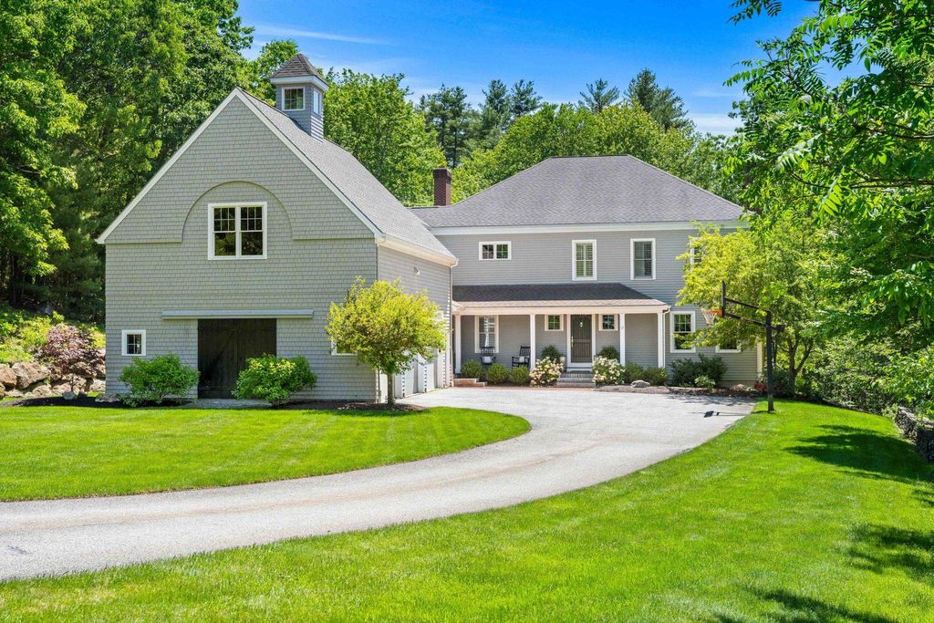 Photo of 17 Canterbury Lane, Bedford, NH 03110 (MLS # 5081924)