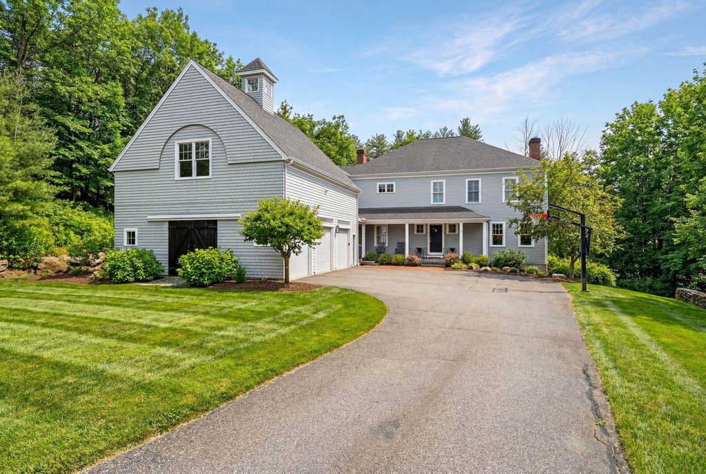 Photo of 17 Canterbury Lane, Bedford, NH 03110 (MLS # 5081924)