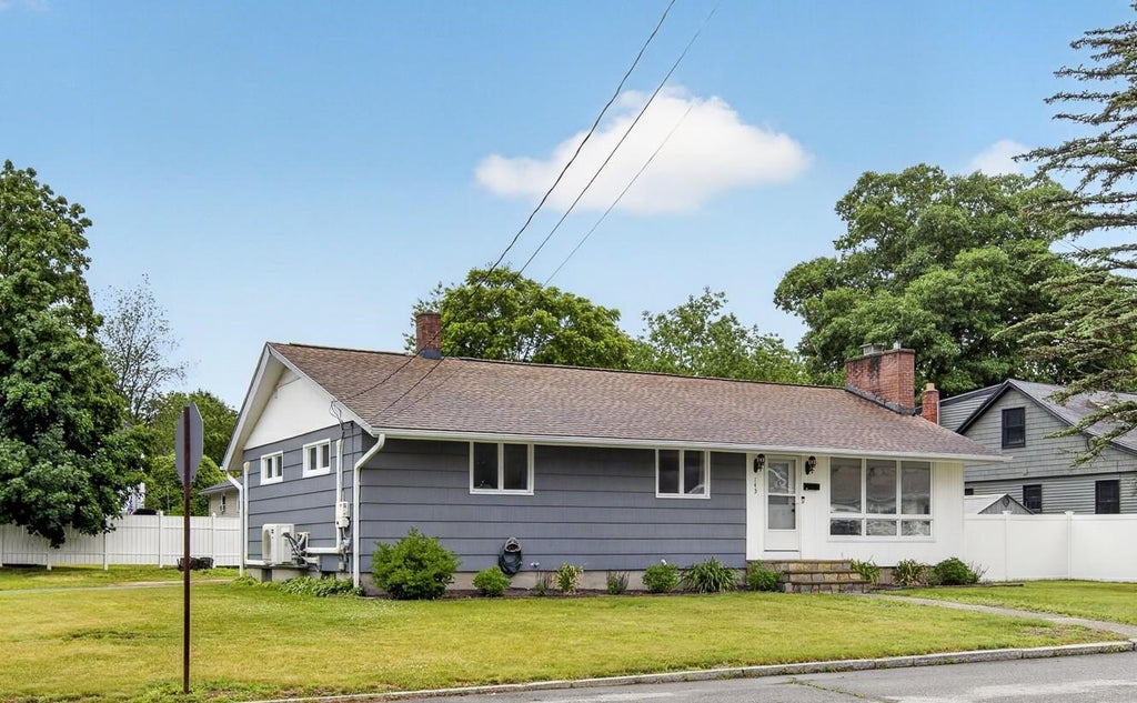 Photo of 143 Highland Park Avenue, Manchester, NH 03103 (MLS # 5096462)