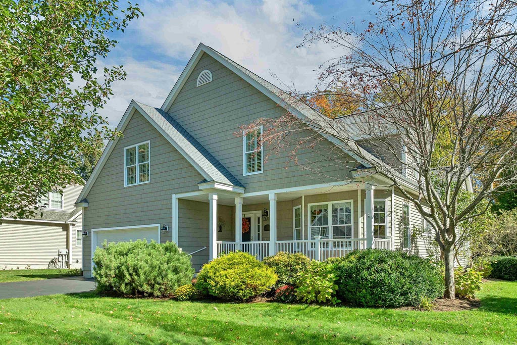 Photo of 21 Vineyard Drive, Stratham, NH 03885 (MLS # 5113335)