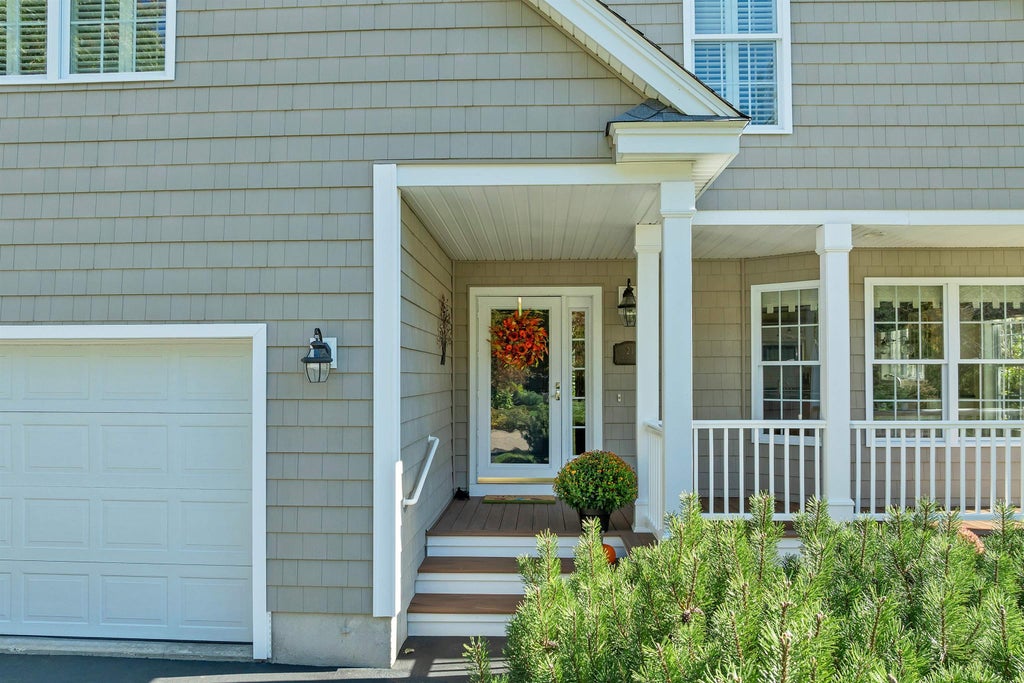 Photo of 21 Vineyard Drive, Stratham, NH 03885 (MLS # 5113335)