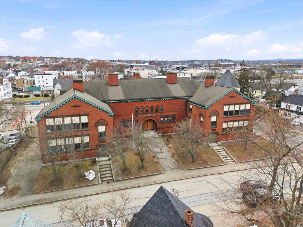 Photo of 555 Cedar Street, Manchester, NH 03103 (MLS # 5082866)
