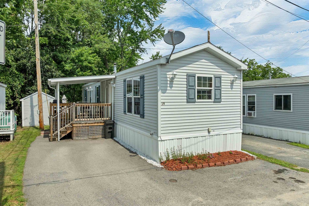 Photo of 19 Brookwood Drive, Salem, NH 03079 (MLS # 5101503)