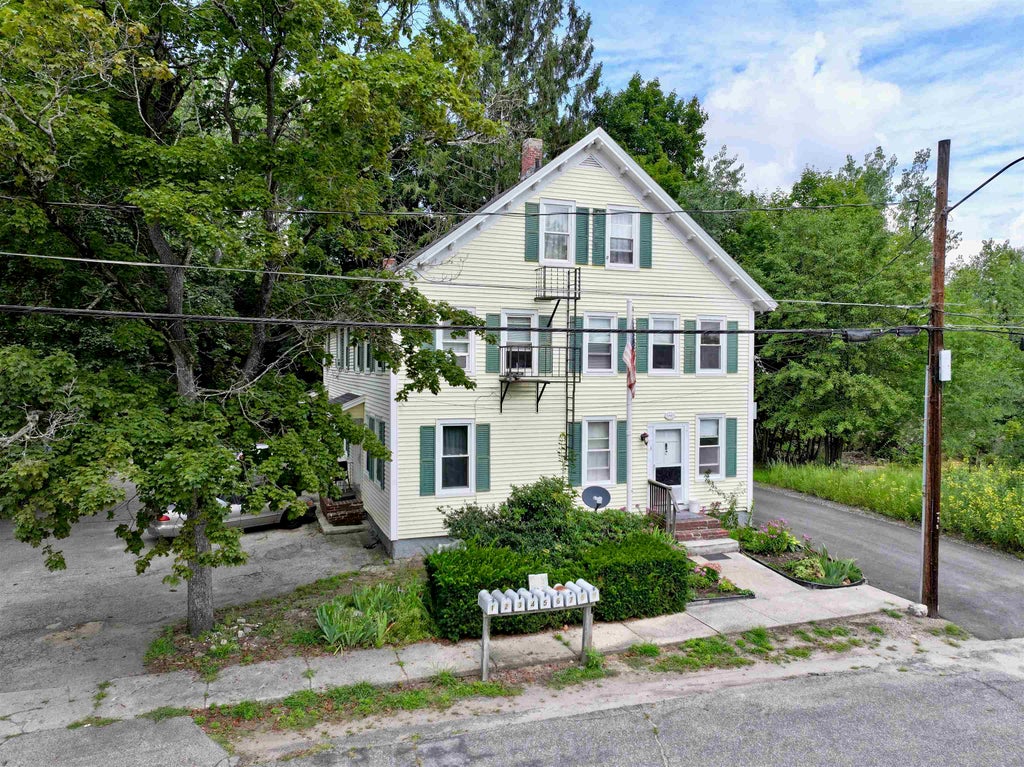 Photo of 22 Railroad Avenue, Merrimack, NH 03054 (MLS # 5106076)