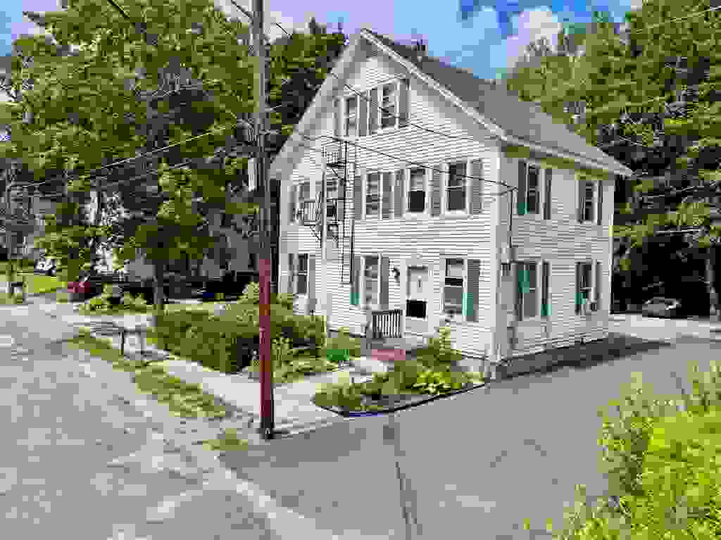 Photo of 22 Railroad Avenue, Merrimack, NH 03054 (MLS # 5106076)