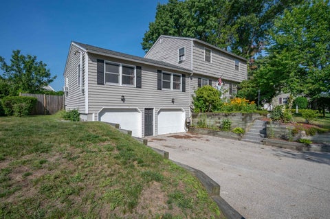 Photo of 15 Parkhurst Drive, Nashua, NH 03062 (MLS # 5104368)