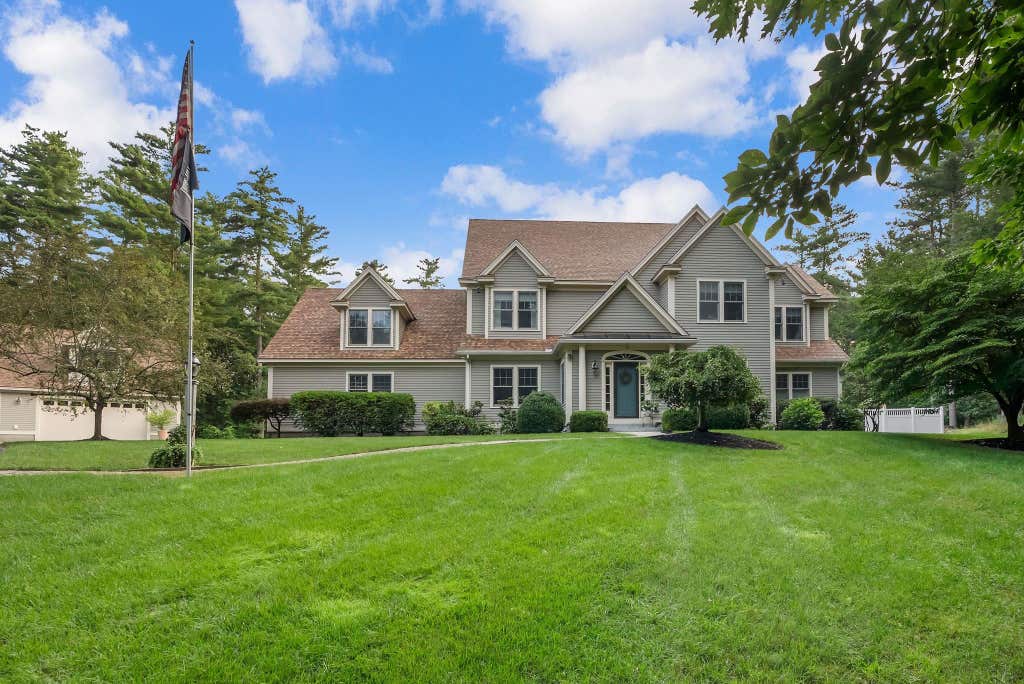 Photo of 232 Gulf Road, Dover, NH 03820 (MLS # 5104707)