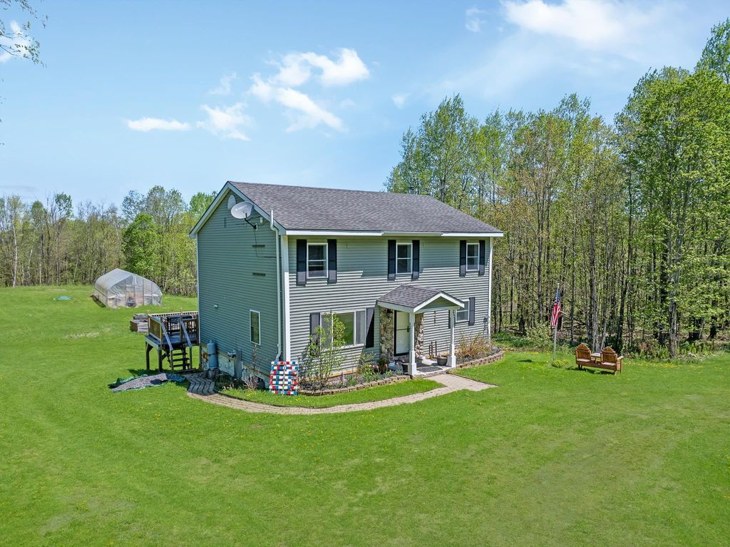 Photo of 252 Moose Mountain Drive, Stewartstown, NH 03576 (MLS # 5090712)