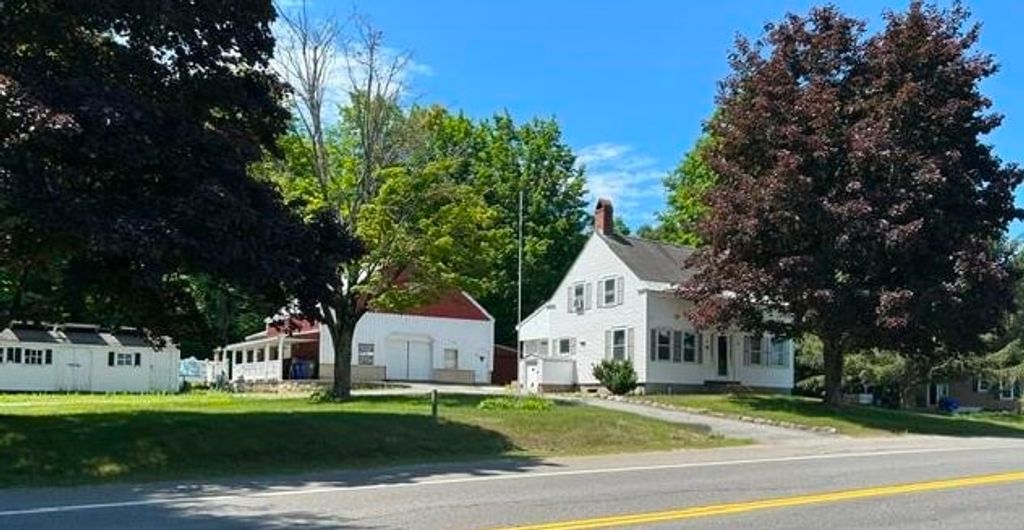 Photo of 256 E Main Street, Hampstead, NH 03826 (MLS # 5098385)