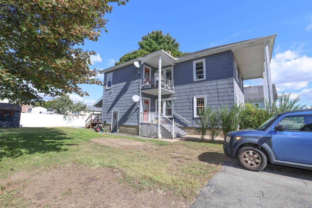 Photo of 137 Frederick Street, Manchester, NH 03102 (MLS # 5111559)