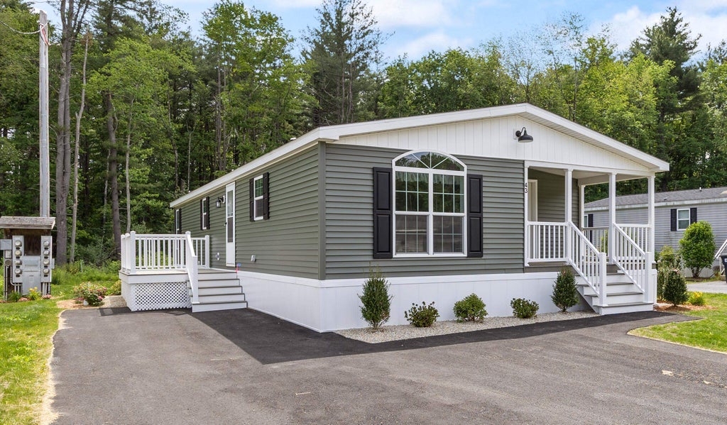 Photo of 29 Lowell Road #43, Salem, NH 03079 (MLS # 5095464)