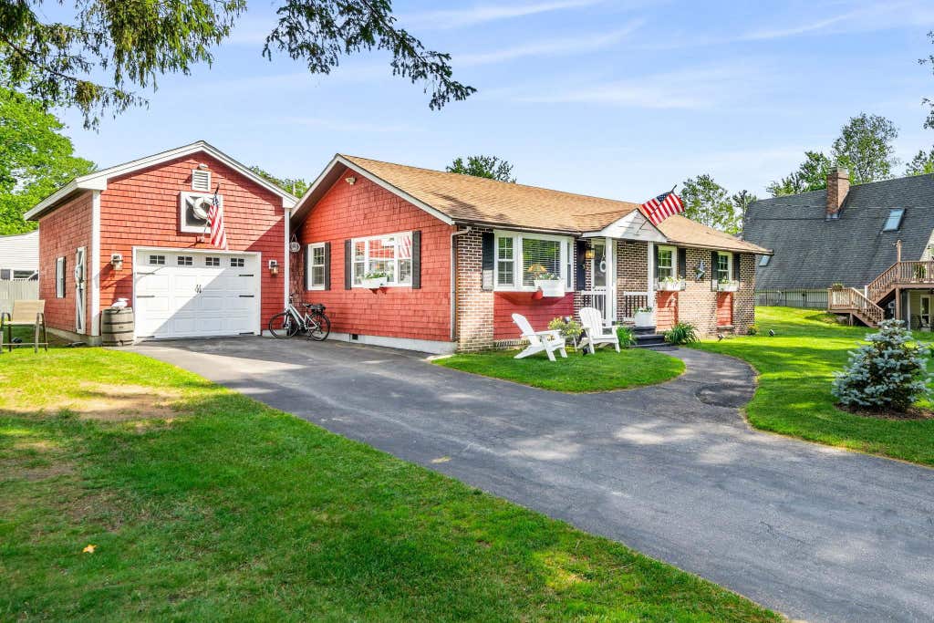 Photo of 5 Linda Drive, Belmont, NH 03220 (MLS # 5091853)