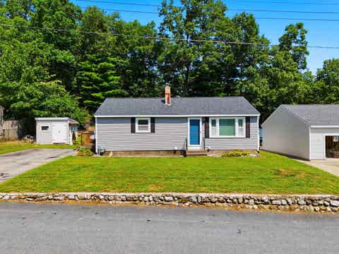 Photo of 108 Linton Street, Nashua, NH 03060 (MLS # 5104929)