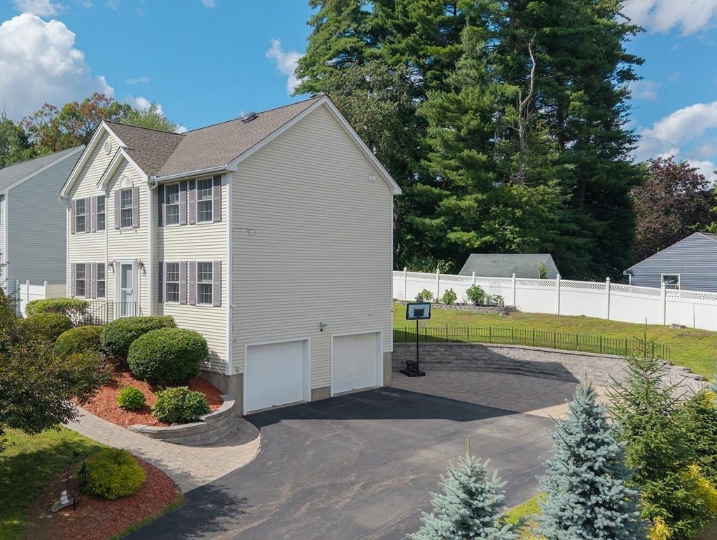 Photo of 3 Sugarberry Drive, Nashua, NH 03062 (MLS # 5103002)