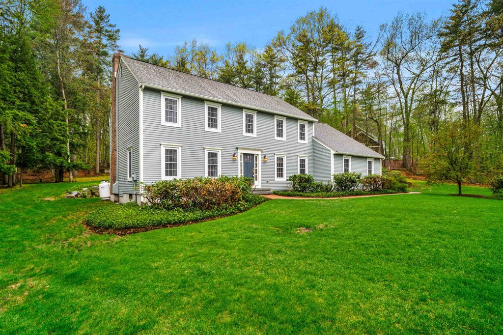 Photo of 46 Veronica Drive, Bedford, NH 03110 (MLS # 5087668)