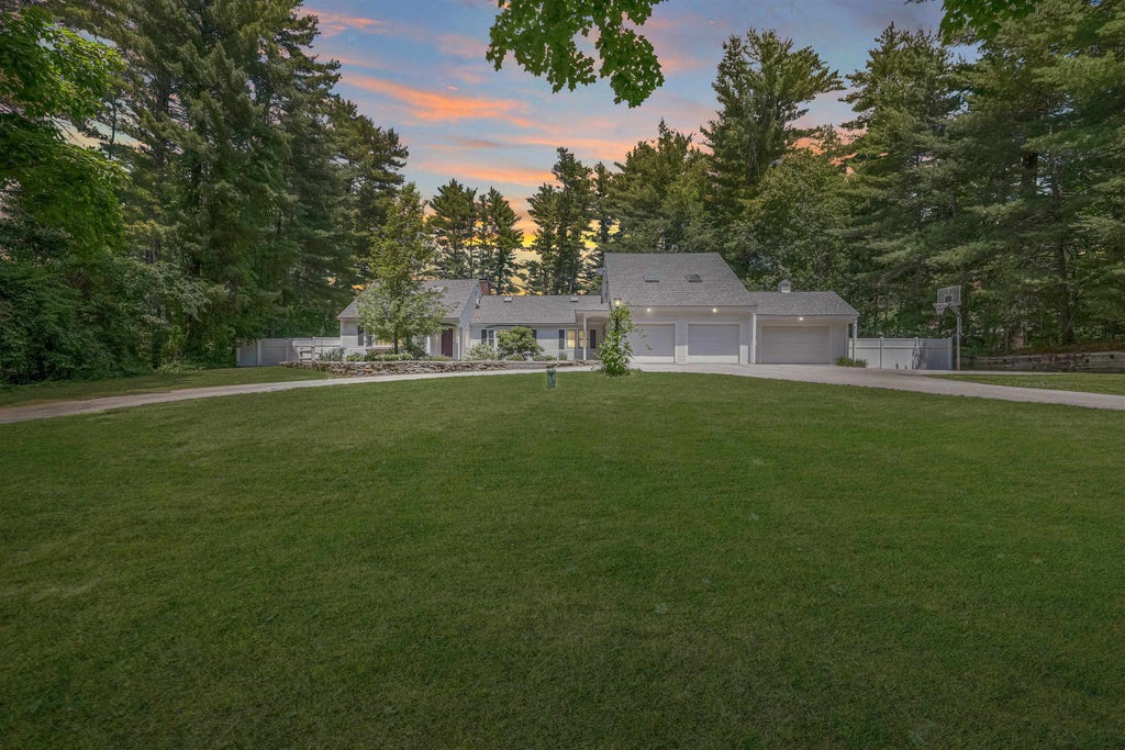 Photo of 15 Pinewood Drive, Amherst, NH 03031 (MLS # 5094431)
