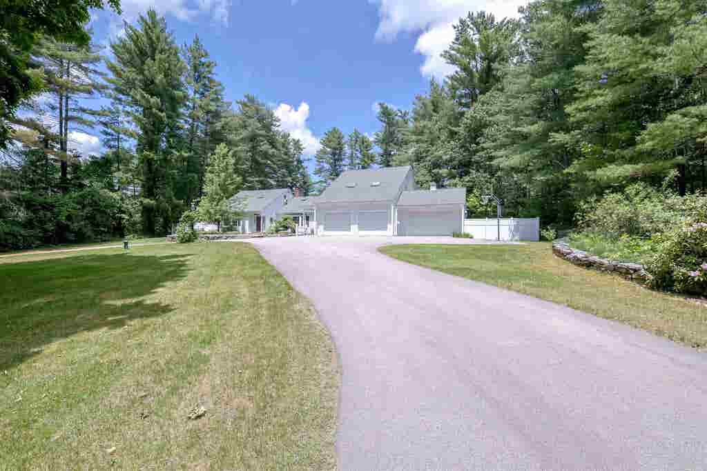 Photo of 15 Pinewood Drive, Amherst, NH 03031 (MLS # 5094431)