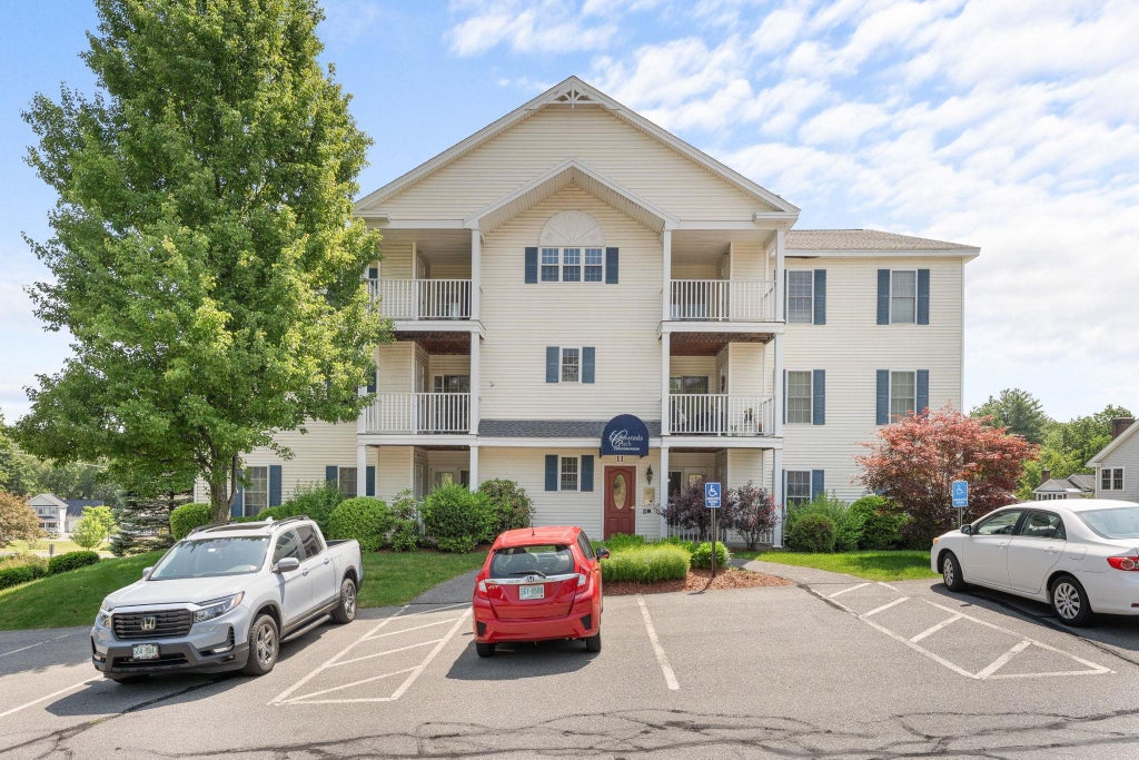 Photo of 11 Crosswoods Path #3B, Merrimack, NH 03054 (MLS # 5114189)