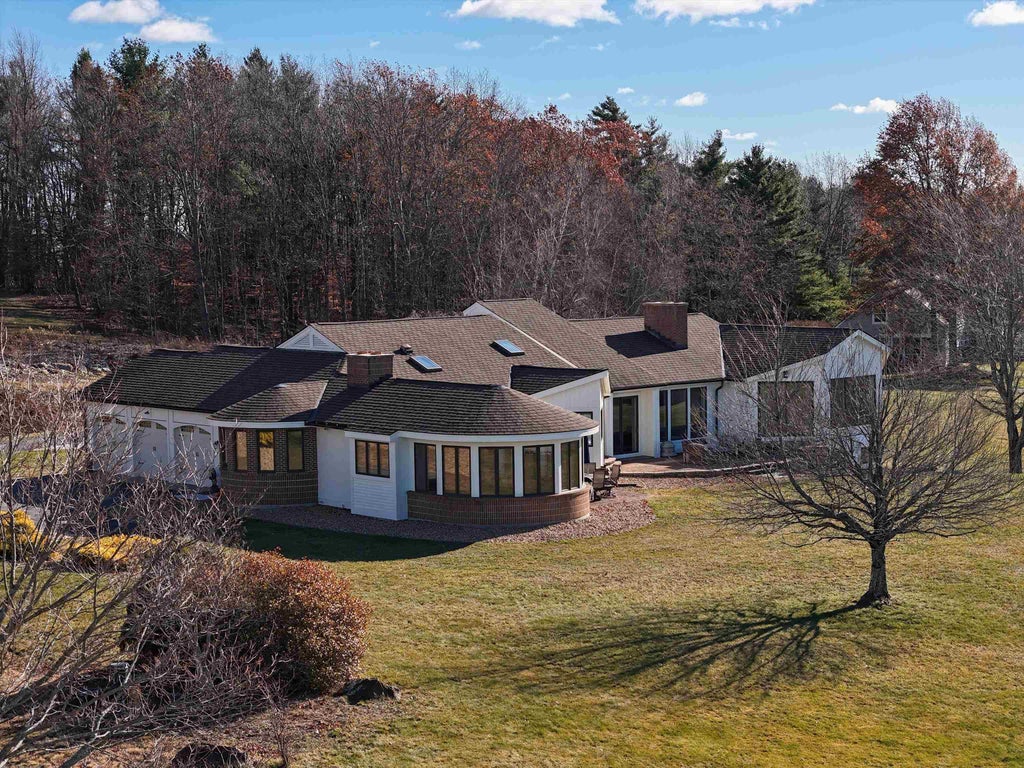 Photo of 43 Sterling Place, Bow, NH 03044 (MLS # 5070187)