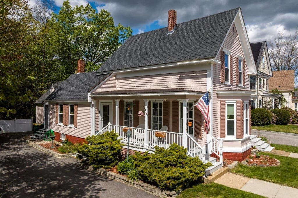 Photo of 19 Sheridan Avenue, Rochester, NH 03867 (MLS # 5088958)