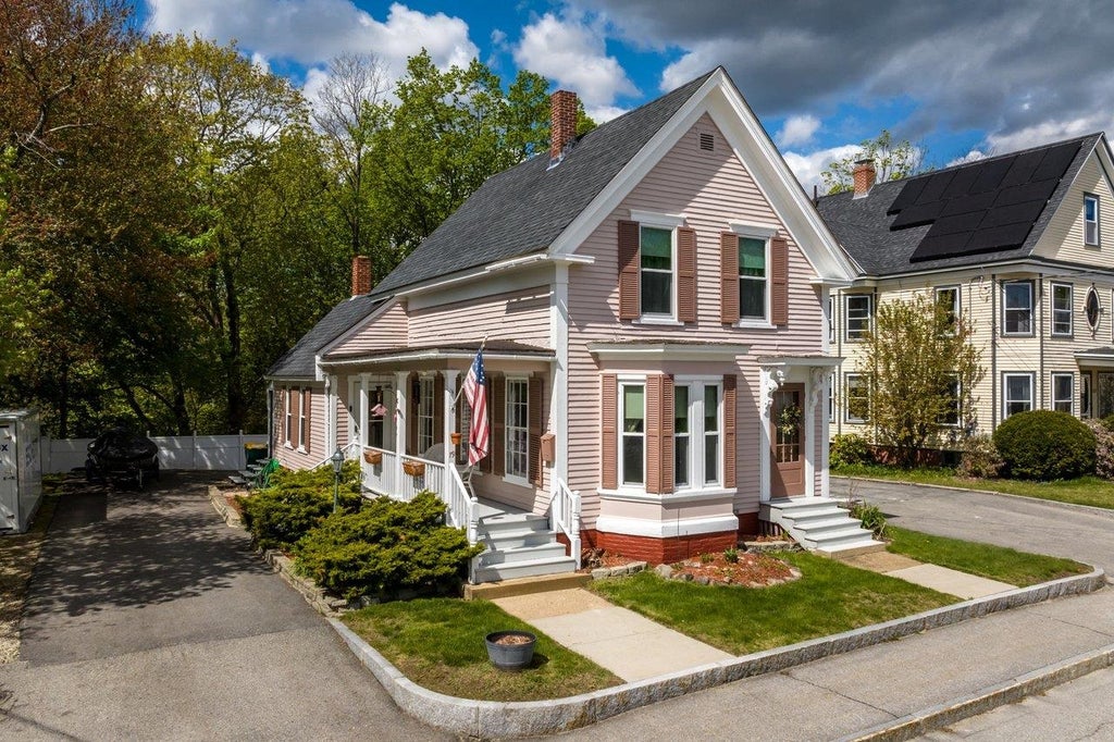 Photo of 19 Sheridan Avenue, Rochester, NH 03867 (MLS # 5088958)