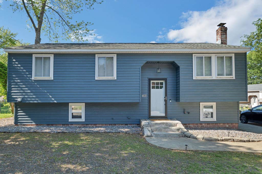 Photo of 380 Mystic Street, Manchester, NH 03103 (MLS # 5093551)