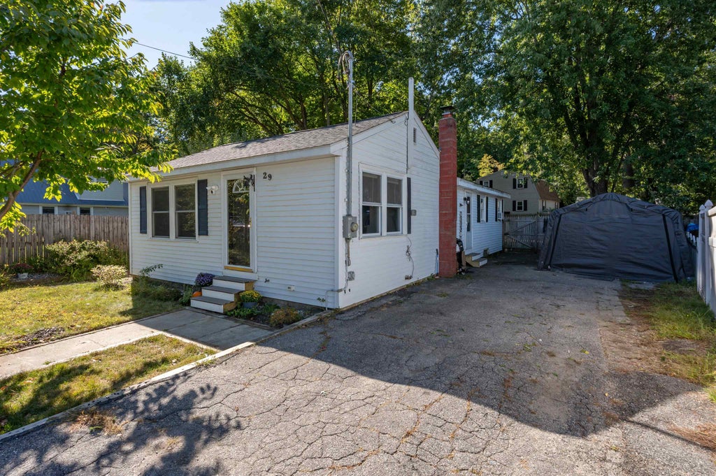Photo of 29 Shore Drive, Goffstown, NH 03045 (MLS # 5111726)